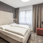 In Near Giggijochbahn アパート