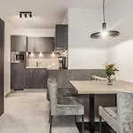 In Near Giggijochbahn アパート